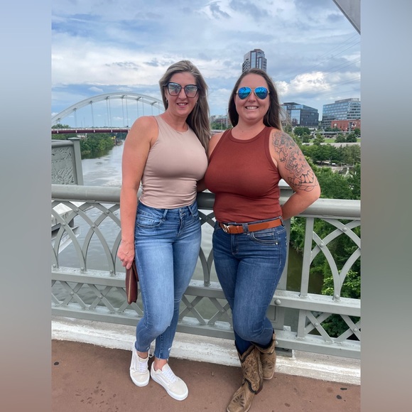 Meet your Posher, Crystal - Picture 3 of 3